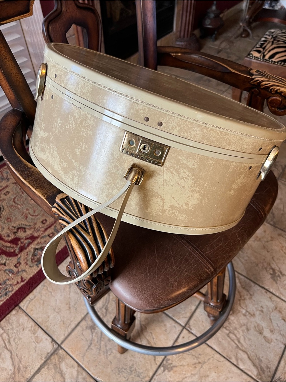 Vintage Samsonite Gold Round Hat Box with Cream Handle - Picture 4 of 8